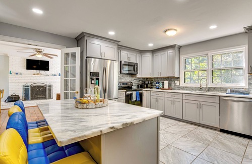 Church Street House | Spacious Home w/Hot Tub, 14 Mi to Downtown ATL!