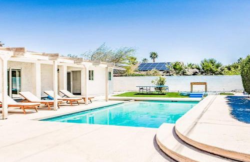 Racquet Club Estates Villa | Spacious home w/ pool, fireplace, outdoor deck