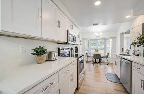 Bayshore Gardens House | Spacious home With Heated Pool 3 miles from IMG!