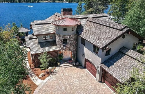 Donnelly House | Spacious home with incredible lakefront views!