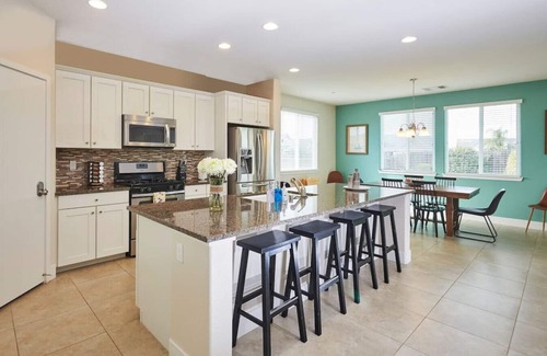 Raisin House | Spacious Home with new Hot tub I Fire pit I BBQ