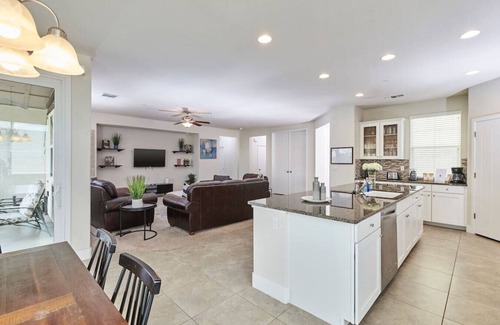Raisin House | Spacious Home with new Hot tub I Fire pit I BBQ