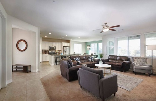 Raisin House | Spacious Home with new Hot tub I Fire pit I BBQ