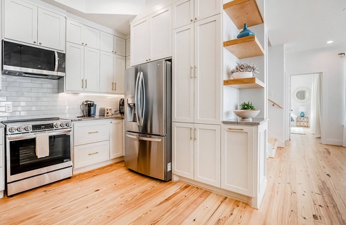 Pirates Beach House | Spacious home with ocean-view balconies and chef's kitchen