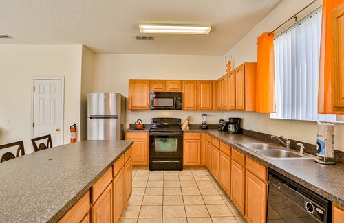 Windwood Bay House | Spacious home with private pool and spa, lanai and WiFi - close to parks