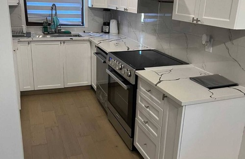 Laval House | Spacious Home with Private Parking, Close to the Mall, Airport and Highways.