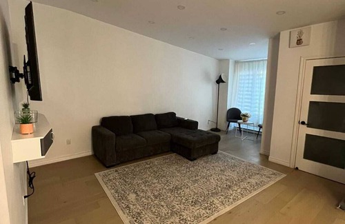 Laval House | Spacious Home with Private Parking, Close to the Mall, Airport and Highways.