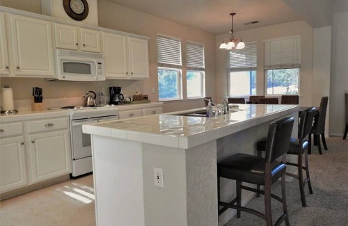Angels Camp Cottage | Spacious Home with Golf Course View (Treasure Cottage)