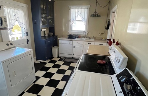 Stone Harbor House | Spacious home with ideal location: short walk to Beach, 96th Street, and Parks
