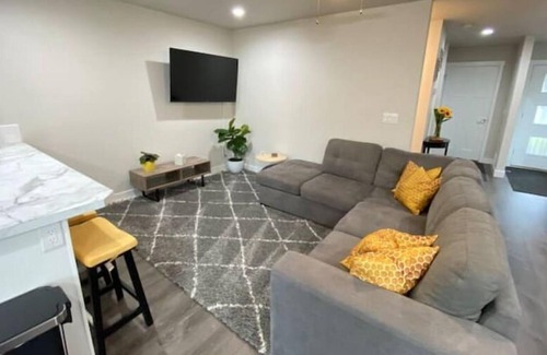 Russian Jack Park House | Spacious Honeycomb Hideaway with Full Office, Free Laundry and Garage