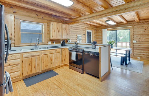 Horse Shoe House | Spacious Horse Shoe Vacation Rental w/Game Room!