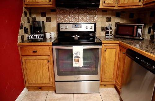 Piney House | Spacious Hot Springs Home w/Hot Tub, Boat Slip, 2 KING Beds, 15 min to Oaklawn