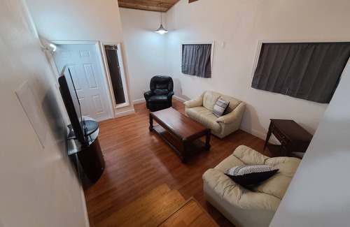 Disston Heights House | Spacious House, 2 King & 2 Queen Beds, Workspace and Sitting Areas