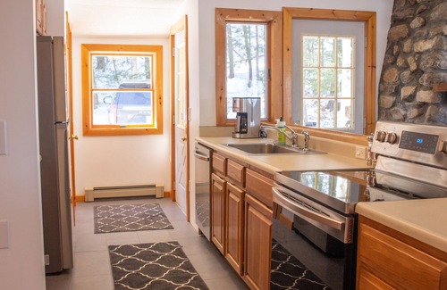 Gilford House | Spacious house across the street from Lake Winnipesaukee