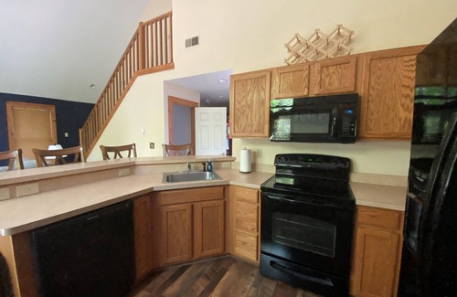 Tannersville House | Spacious house at Camelback near water parks and ski lifts!