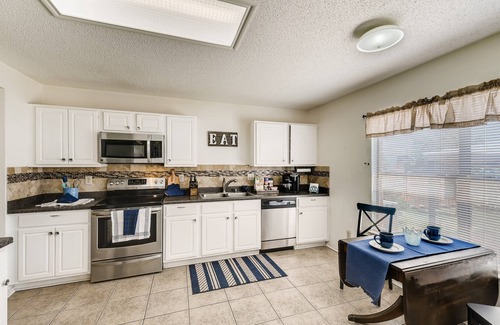 West San Antonio House | Spacious House close to Sea World and Lackland AFB