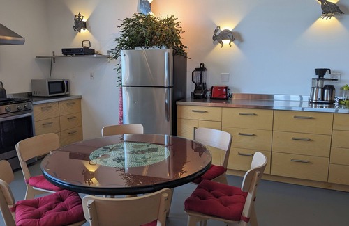 La Cienaga House | Spacious house close to town - views & hiking to high desert behind house