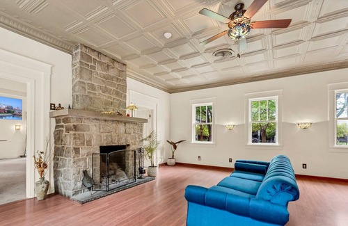 Youngstown House | Spacious House in Youngstown! Great for Couples and Families