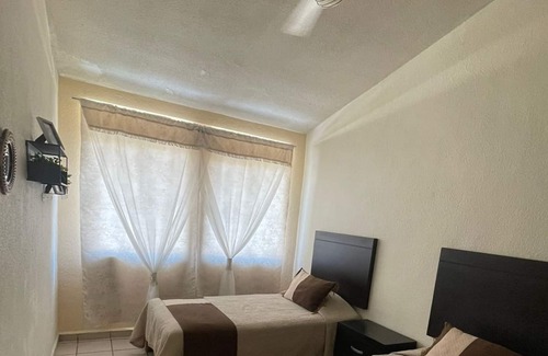Parque Las Palmas House | Spacious house just 15 minutes from the beach,