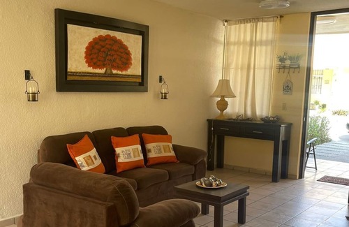 Parque Las Palmas House | Spacious house just 15 minutes from the beach,
