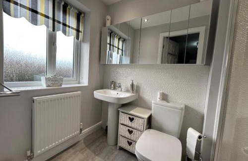 Crewe House | Spacious House To Accommodate 6