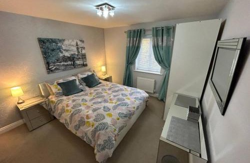Crewe House | Spacious House To Accommodate 6