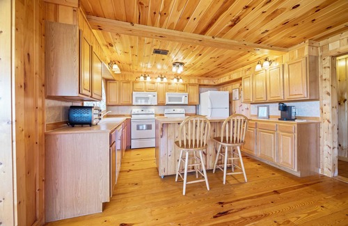 Sautee Nacoochee House | Spacious House on 3 Acres, Mountain Views Sunroom, Screened Porch, Fire Pit