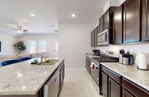 Flour Bluff House | Spacious house with enclosed yard, AC & near local attractions