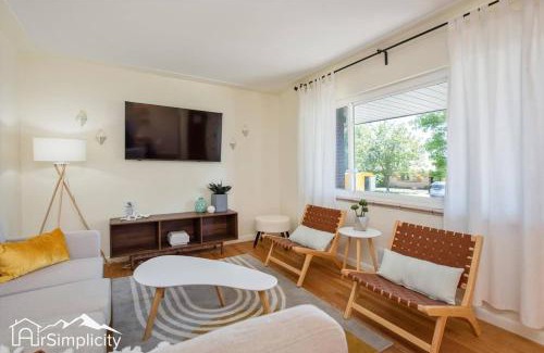Westminster House | Spacious House W Yard & Arcade Games