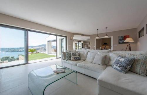 Saint-Raphael House | Spacious house with pool - near beach