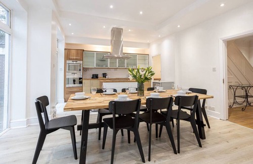 Manchester House | Spacious House With Parking Near Heaton Park