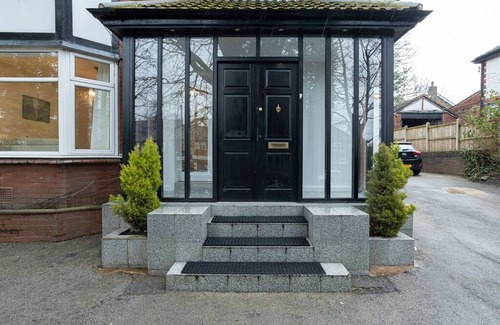 Manchester House | Spacious House With Parking Near Heaton Park