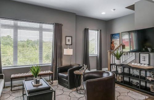 Haynes Area House | Spacious House with Serene skyline views