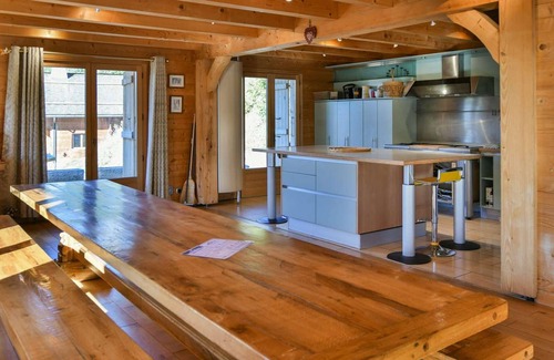 Le Chinaillon Ski Chalet | Spacious independent chalet, 18 people, 7 bedrooms, WiFi, near shops!