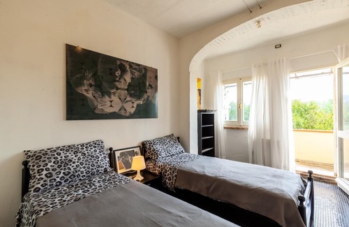 Capanne-Prato-Cinquale Apartment | Spacious Apartment "Casa Caterina" with shared Garden, Terrace, A/C & Wi-Fi