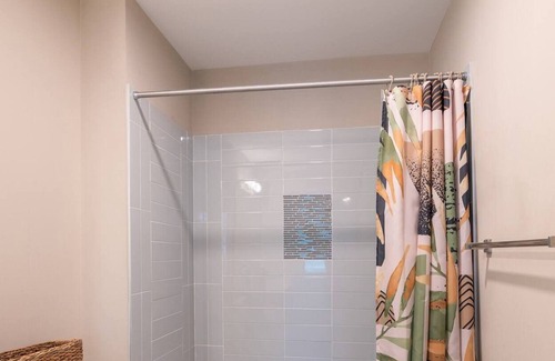 Gladstone Apartment | Spacious Kansas City Midtown 2BR/2BA