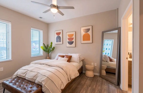 Gladstone Apartment | Spacious Kansas City Midtown 2BR/2BA