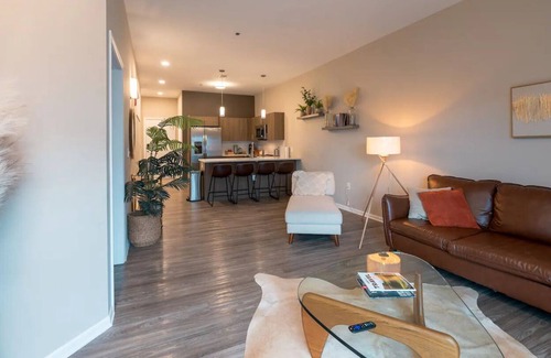 Gladstone Apartment | Spacious Kansas City Midtown 2BR/2BA