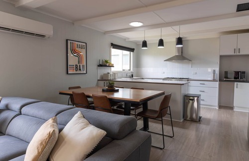 Kerang House | Spacious Kerang Retreat | Stylish & Cosy