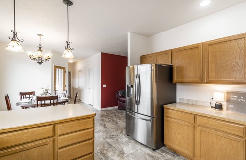 Twin Falls House | Spacious/King bed/bbq/Quality furnishings/Lg suite