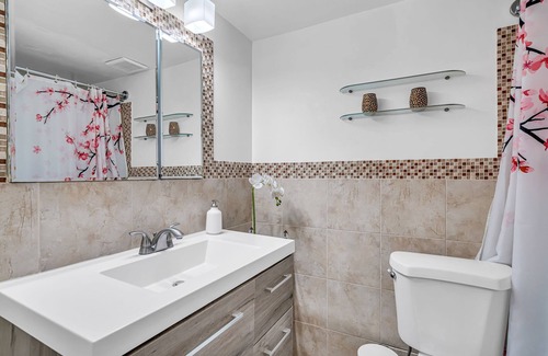 North Bethesda Condo | Spacious - King & Queen Beds - NIH - Pike & Rose