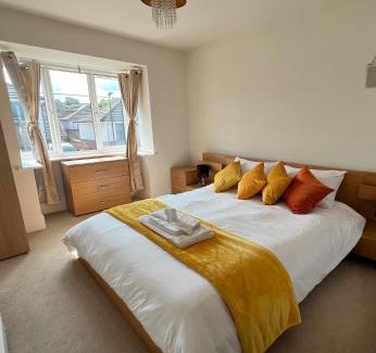 Sheffield House | Spacious King Size Room Detached House Free Wifi Free Parking