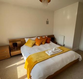 Sheffield House | Spacious King Size Room Detached House Free Wifi Free Parking