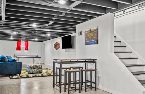 Kansas City House | SPACIOUS ✦ KING SUITE ✦ 4 BD 2 BA ✦ FAMILY TIME!