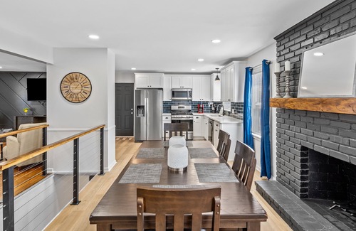 Kansas City House | SPACIOUS ✦ KING SUITE ✦ 4 BD 2 BA ✦ FAMILY TIME!