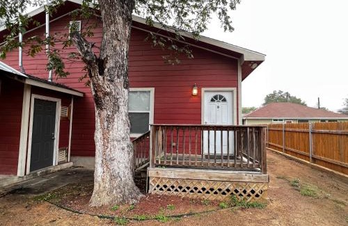 Five Points House | Spacious King Suite with Private Bath - Central, 10 Min Downtown Access