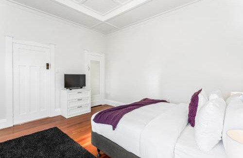 Mount Eden House | Spacious Kingsland 4BR Home