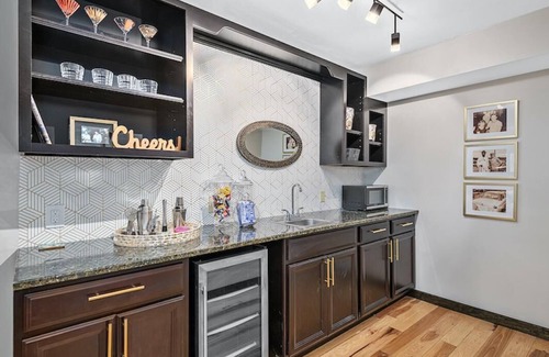 Asheville House | SPACIOUS KITCHEN, GREAT OUTDOOR SPACE, FIRE TABLE, GAME RM, WIFI