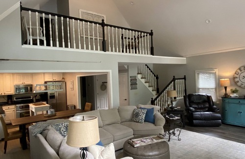 Gumlog House | Spacious Lake Hartwell home with large new dock