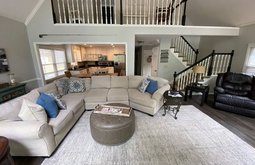 Gumlog House | Spacious Lake Hartwell home with large new dock